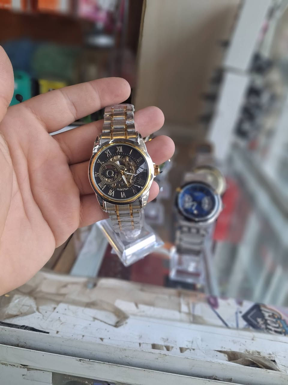 سلام عليكم 
انواع الساعات والموديلان 
جميع الساعات اصلي وفحص امام المندوب
يوجد توصيل جميع محافظات العراق
او زيارت موقعنا واسط العزيزيه قرب كراج بغداد مستر فون
للتواصل والحجز مراسلة الصفحه/ واتساب ***********
