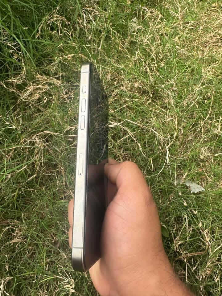 السلام عليكم جهاز 15 برو ماكس ذاكره 256 بطاريه 93 جهاز عربي ماسترAAA بس بدون ملحقات جهاز نضيف كلش فقط بي شخوط بشاشه بسيطه بس عن الحلال وحرام يعني بلزكه ضيع السعر 900 بدون عمله غير قابل للعمله العنوان عطيفيه ***********
