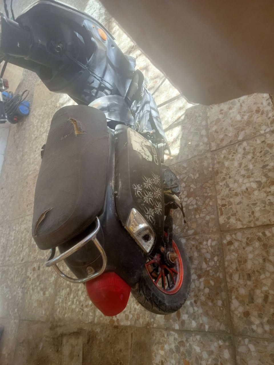 السلام عليكم عندي دراجه بوليس صيني مصطره أريد ابيعهه كاطعه نار فقط الدراجه كامله كفراتهه الدراجه بس كاطعه نار. للبيع 200 وبيه مجال حك الجيه مكان بغداد البلديات    حتلو امرواوس عادي.  رقم ***********
