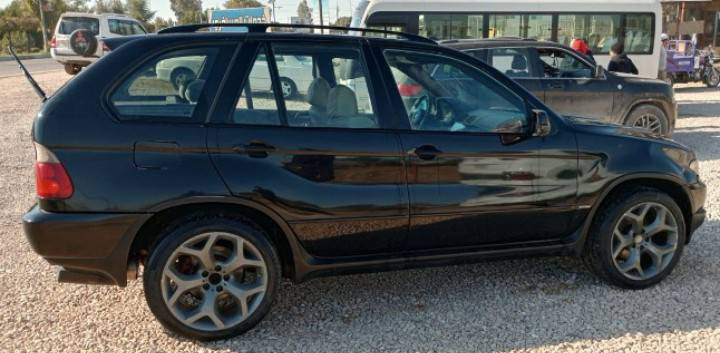 للبيع مستعجل بي ام فئه X5 موديل 2005 سعره 90قفل بدون عمله
صبغ عام جماليه مكفوله من
 عيب الشرعي
 مكينه 8سلندر 45 باخره مكينه وكير جدد
 كير 6نمر عادي اوتو
 حداديه جديده
 باتري جديد
 فتحة سلايت كراسي كهرباء 
استيرن كهربائي ميموري
 خزن حساسات اماميه خلفيه
 ويل 20تخم كامل مع تايرات جدد 
 تحكيمات الكراسي 
ابطاين  البيبان 4جدد
 كشنات جدد
 حداديه جديده
 باتري جديد سياره جاهزه ومال جناي 
مكان سياره حله مركز ***********بيه واتساب
