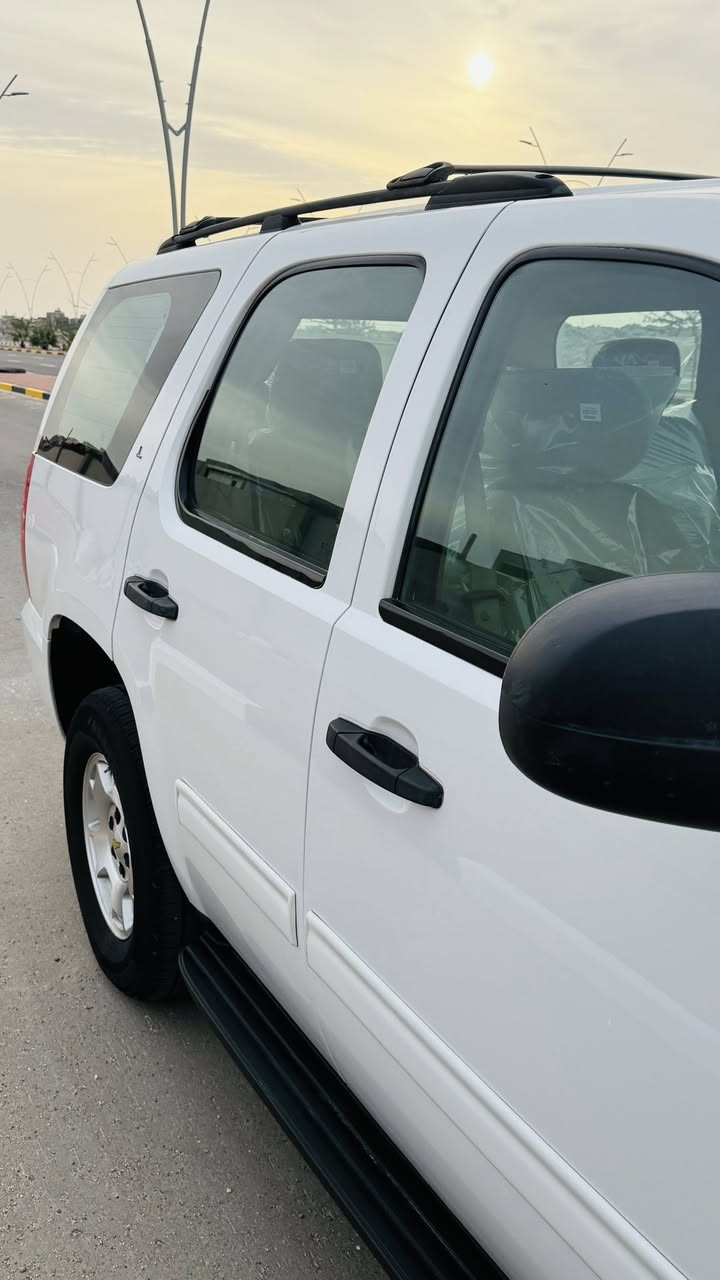 تاهو ادوات) الموديل 2011 ابيض خليجي داخل عسلي السياره بالكارتون برغي مامفتوح بيها كفاله من الضربه والگص والفتح والصبغ كفاله عامه كواتم ابلاد تبريد+ تدفئه جاهزه من كل النواحي  السعر 127$  هاتف ***********  البصره
