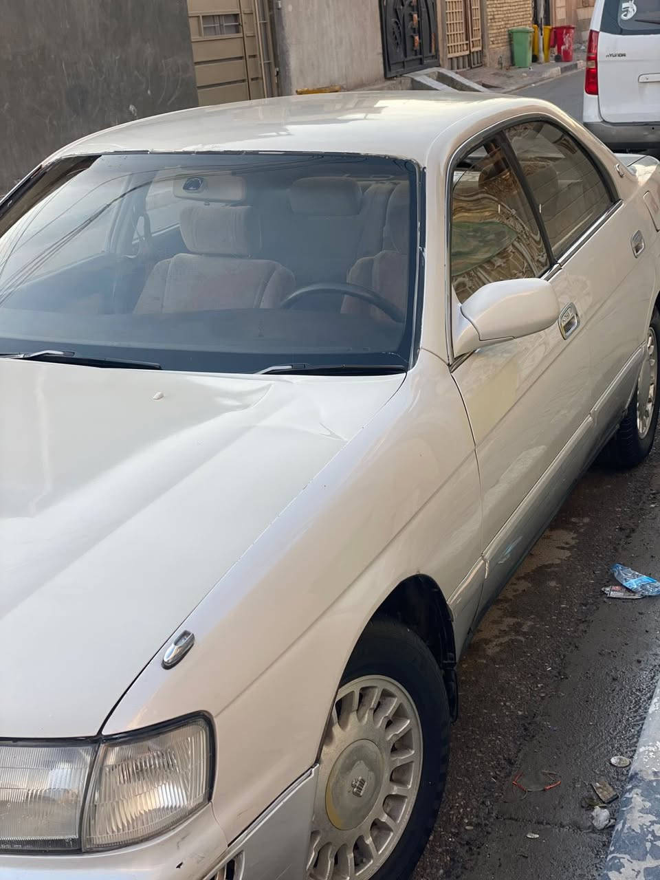 كراون بطه موديل 1993 سياره بيها صبغ قماره وصندوك 
سياره جاهزه من كلشي مكينه كير حداده تاير جديد تبريد شغال دواخل جديد سعر 50 وبيها مجال حك لجيه العنوان بصره حي المهندسين اتصال ع رقم فقط ***********
