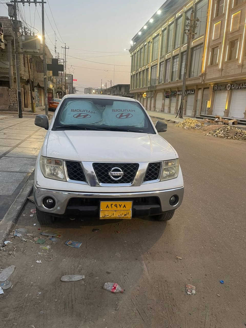 السلام عليكم بيكم نيڤاره موديل 14 مكينه كير كفاله لا تبخير ولا تنقيص تبريد شغاله كهربايات شغاله كلهه السياره جديده مابيهه اي نفص بيهه ضربه بلجاملغه صفحت السايق خفيفه ومصلح نفسه ومرشرش هوه البنيد فقط باقي السياره كلهه كفاله مكان السياره البصره الجنينه شارع السوك 
رقم ***********
