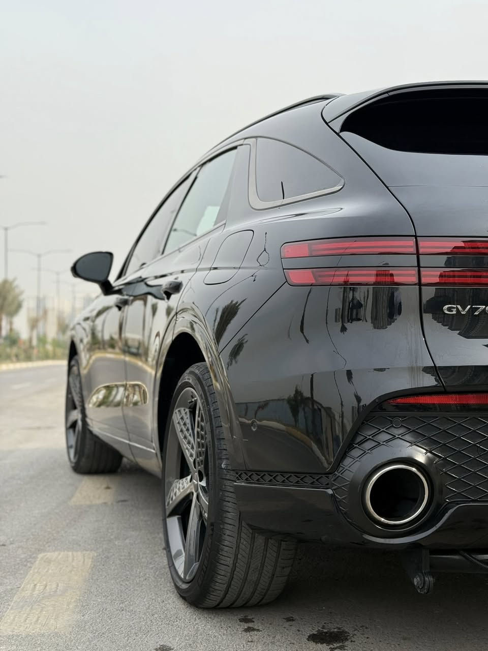 داخل احمر مميز GV70 2023 Prestige
للبيع او المراوس 

المواصفات الرئيسية:

✅ بانوراما + شاشة 14.5 إنش مع CarPlay & Android Auto

✅ كاميرات محيطية 360°

✅ مقاعد جلد كهربائية حمراء مع تبريد، تسخين، ومساج + وضعية الطيارة

✅ السيارة تتحرك للأمام والخلف بالريموت بالكامل

✅ شحن لاسلكي

✅ محرك 2.5 Turbo – 300 حصان + دفع رباعي 4WD

✅ 5 أنظمة قيادة متعددة

✅ إنارة داخلية متغيرة الألوان + LED

✅ صندوق كهرباء + منافذ كهرباء متعددة

✅ هوك خلفي

✅ نظام ترحيب عند فتح السيارة

✅ نظام صوتي Lexicon 15 سماعة + Quantum Logic

السلامة والمساعدة:

• وسائد هوائية 

• مساعد تتبع المسار، النقطة العمياء، تفادي الاصطدام الأمامي والخلفي

• مساعد صعود التلال، تثبيت سرعة ذكي، كاميرا محيطة

📍 المكان: بغداد

📏 عداد المسافة: 27,000 ميل

💰 السعر: ٣٥٠٠٠ 

📞 واتساب: *********** / ***********

📌 ملاحظة: ضرر بسيط — تبديل بنيد فقط، نفس اللون، بدون لغد، بدون شاصي
