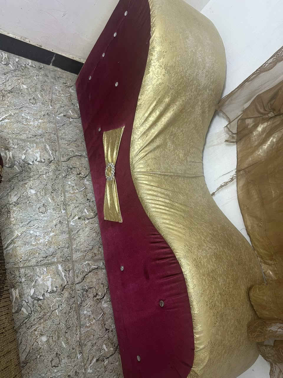 بلازما حجم ٤٢مع ميز  نوع دنكا بدون نت وبلازما حجم ٣٢ شازونا وجرابي خديد عدد ٢ مكان مدينه الصدر***********
