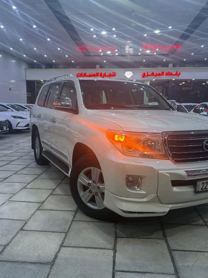 سلام عليكم لادنكروز 13 ساز اصل مكفوله كفاله عامه من كلشي نضيفه جدأ الرقم شمالي تحويل ثاني يوم 
متواجده داخل صاله عرض شركة بغداد المركزي 
***********
***********
