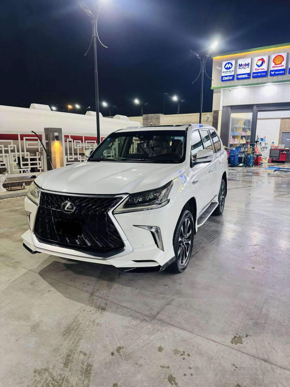 لكزس lx570  2016 
الضرر ( خمس قطع صبغ ) 
جاهزة وكاملة (((  ***********  )))عنواني زيونة
فول بريم داخل قرميدي سعرها خاص بيع فقط
