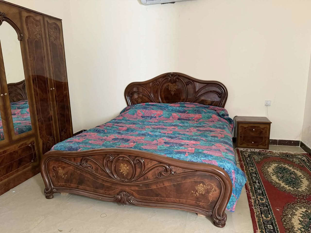 اغراض للبيع 
غرفه نوم ٢٥٠ بيها مجال بسيط
ميز طعام ٧٠
تخم ٣٠٠
ميز تلفاز ٦٥
ثلاجة٤٠٠ 
فرن ١٥ 
مكان بغداد للتواصل *********** واتساب
