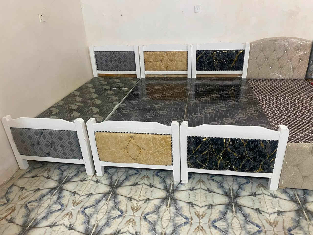 بفضل الله وصول سرير نفر      معرض طارق الحياوي للأثاث
نوفر لكم تشكيلة مميزة من:
1-🛏️ غرف نوم راقية  
2-بوفيات جميع الفصالات والقياسات
3-قناصير  2ابواب 
4-ميز مجارت
5-جزامات
6-كرويتات 
7-ميز حدائق 
8-طبلات 
9-كراسي دوار متحر 
10-تخت ابو النفر  ألوان 
مستعدين لتجهيز كافة الفصالات حسب الطلب 

💯 جودة مضمونة  
الاستفسارات 📞📞
طارق ابو محمود 
***********📞📞
***********📞📞
احمد.  واتساب 
***********📞📞

الموقع :السايدين  الرئيسي.  مجاور المستشفى ابن سينا الأهلي.   
معرض طارق الحياوي الأثاث 
📍 زورونا وعيشوا تجربة مختلفة في اختيار أثاث منزلكم

✨ بانتظاركم... أهلاً وسهلاً بكم
