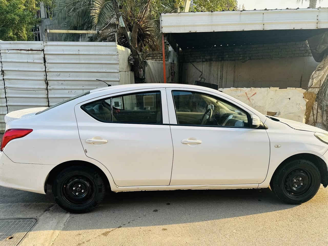 سلام عليك نيسان سني هندي  موديل 2019 سياره بيه بنيد مبدل والباقي السياره مكفول 

السعر 104. مكان السياره بغداد الشعله ***********
