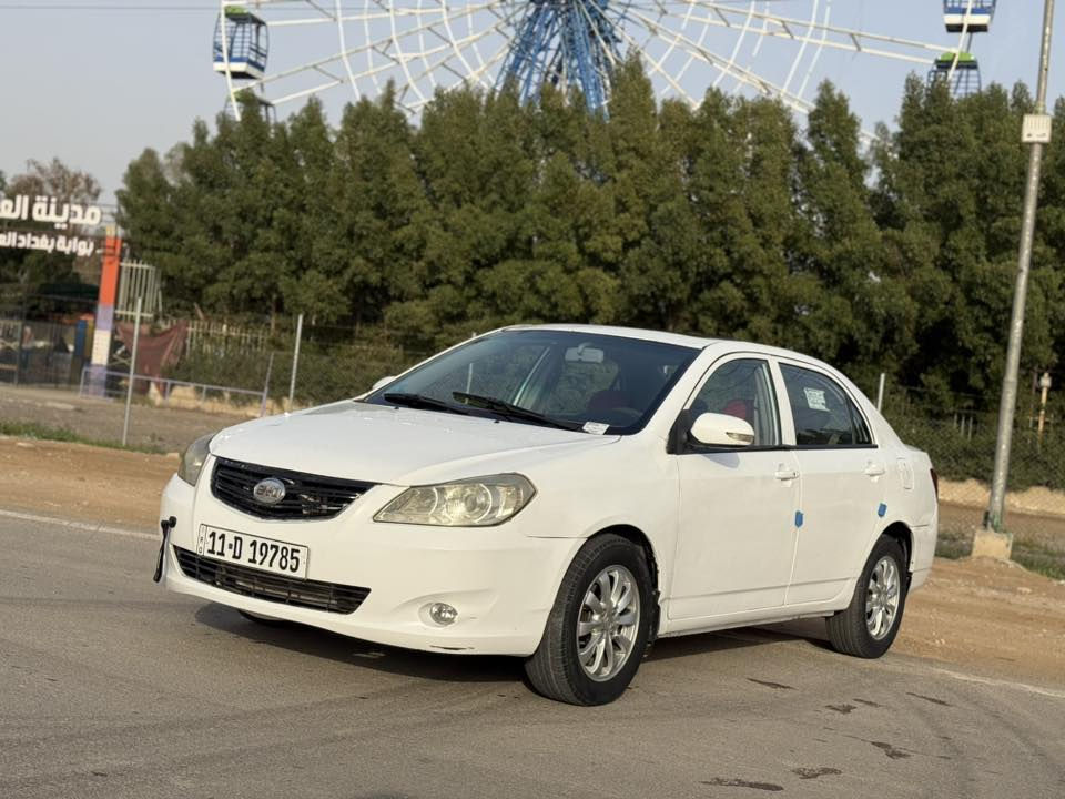 سلام عليكم BYD. G3. 2016 سياره جديده ماشيه 114 مكفوله من ضربه وصبغ وتبديد وبارد سياره جديده وجاهزه على اخر حبايه كير ومكينه مكفولات مواصفاتهاا
1 شاشه كامره 
2 حساسات 
3 اشاير بل مري 
4 حساسات 
5 مري كهرباء 
6 كشن جلد
7 لايت بك لايت لد 
8 ويل كب 
9 كير اوتماتيك مكفول 
سياره جديده وما متعوبه احلا من الصوره بهواي رقم بغداد انكليزي هزه وسنويه جدد تحويل مباشر 
مكاني بغداد 
سعرها 58 وبيها مجال 
رقمي ***********
