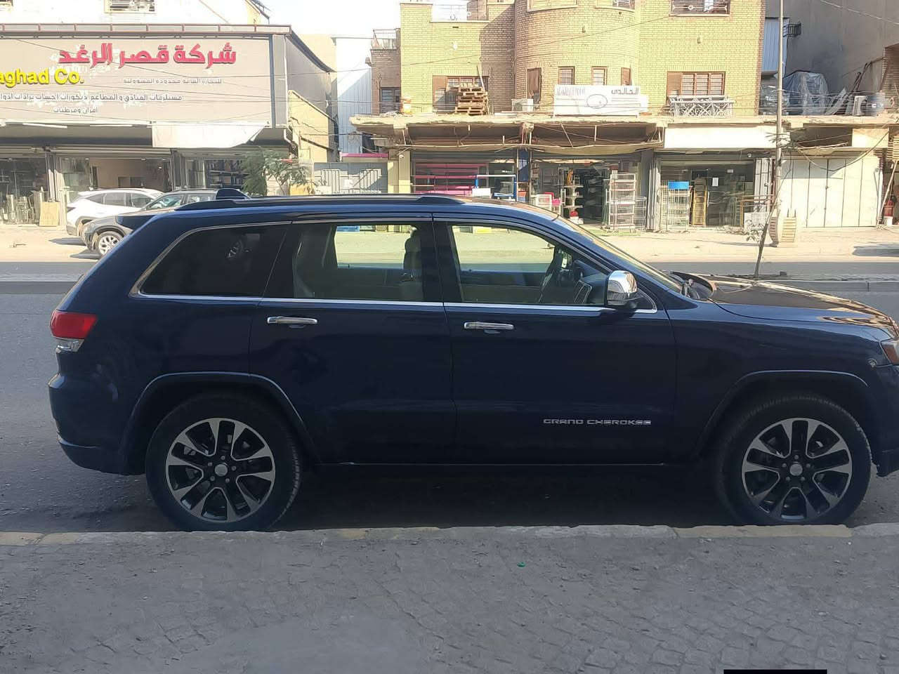 السلام عليكم شباب
جيب شيروكي 2016 
ماشية 85الف mile 
السيارة اوفر لاند مكينه 5700 
8 سلندر 
سنويه جديده رقم دولي بغداد
تحويل ثاني يوم سياره باسمي 
حادث السيارة دعاميه اماميه وصبغ جاملغات اماميه بأمريكا 
بدون دواخل بدون ايرباك السياره 
اي تفاصيل باقية موجود على هذا الرقم
***********
