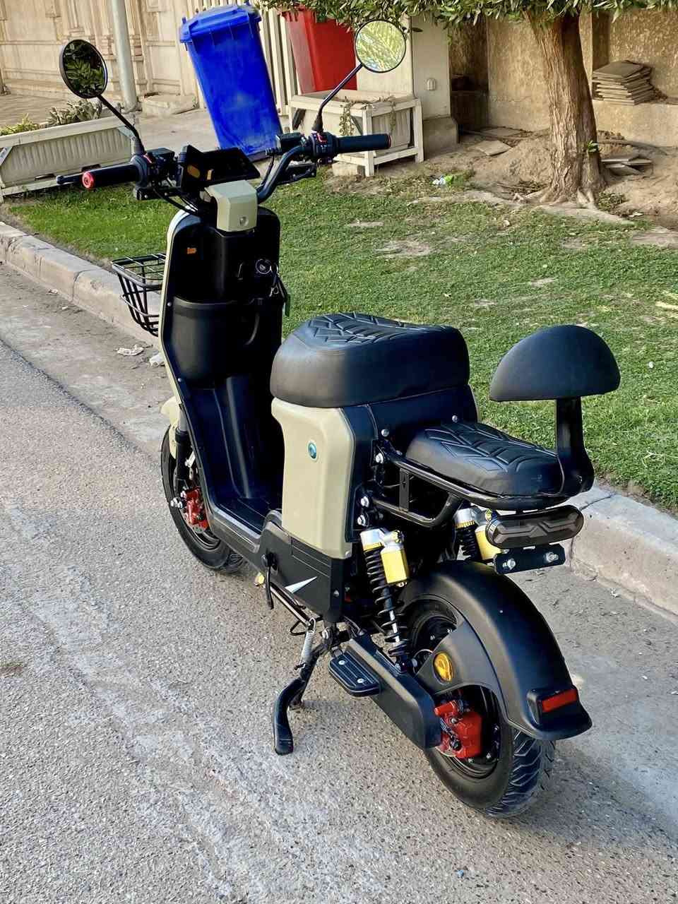 دراجه شحن R9 ونلي 
موديل 2025 استعمال شهرين 
5 بطاريات ع الفحص 
4 نمر سرعتها 109 حقيقي 60 
بيها بك + بيها بارك 
بيها بلوتوث صوت عالي و واضح 
سعرها 425 
نظيفه كلش بيها سويج وبصمه وكارت 
نقص بايدر واحد وزنجيل 
مكاني اليرموك او العامريه 
رقمي ***********
