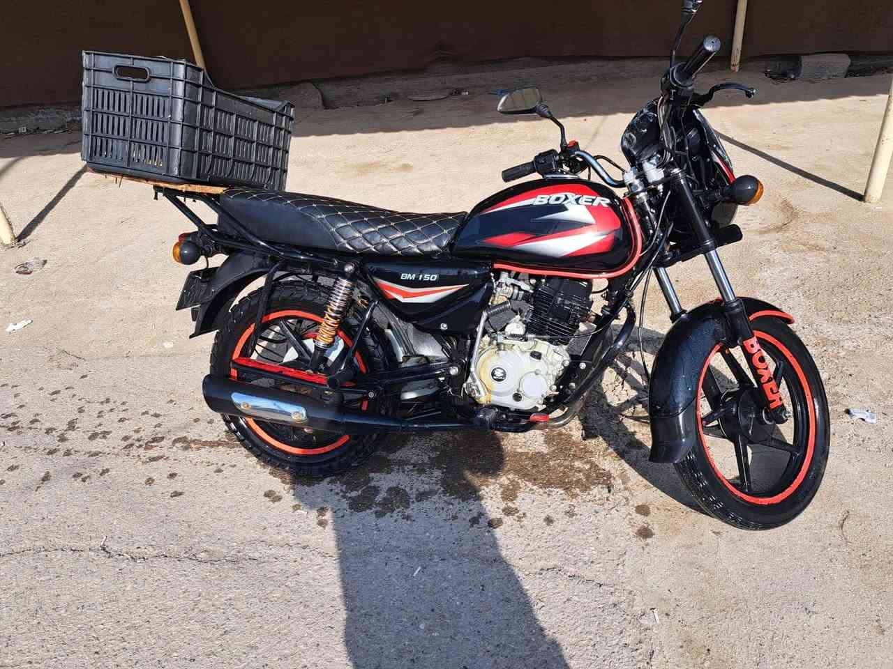 بوكسر كلاسك 22رقم انكليزي سنويه ولوحات بيها نقوصات بسيطه للبيع السعر ملونين او مراوس بجبليي
***********
