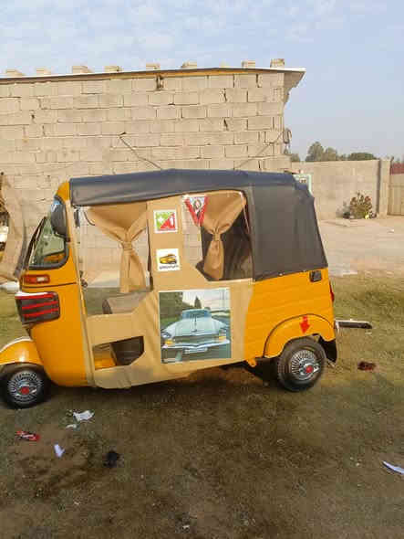 سلام عليكم اخون تكتك البيع موديل19 سنويه ومداور ثاني يوم  ماتخسر عليها ربع كبل الشارع مصبوغه عام الجماليه دوشمه تخم تاير  كبات كله جديد مكينه مكفوله لاتنقيص لاتبخير السعر 5/700وبيها مجال ولباقي مذكور بل فيديو لعنوان كربلاء حي الساهرون مكلف بل نشر /***********
