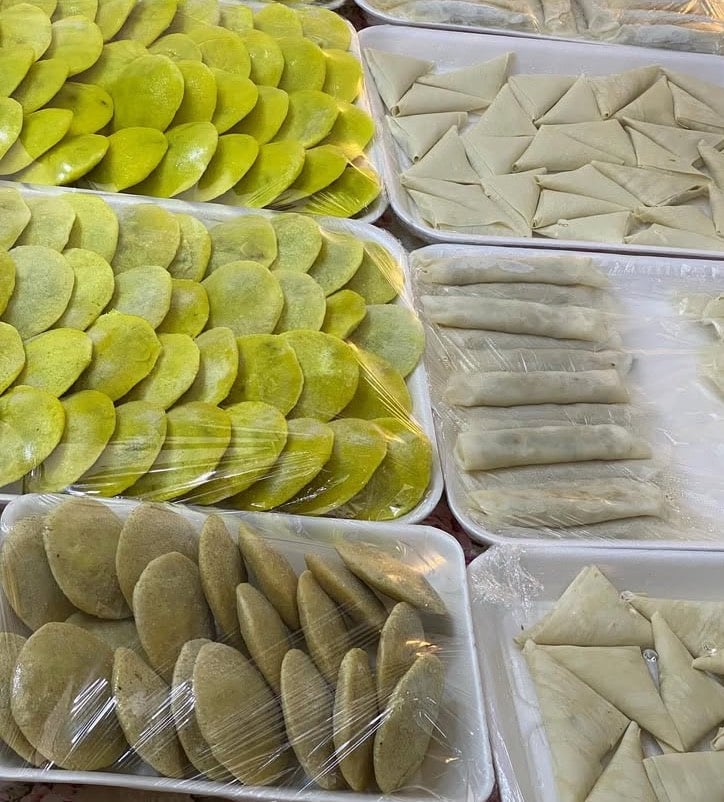 معجناتنا غير طعم 😋🥐
هشاشة بالعجينة، وحشوات تشهي، وطعم يرد الروح ✨
كلها تنعمل يومياً حتى توصلكم طازجة ولذيذة �