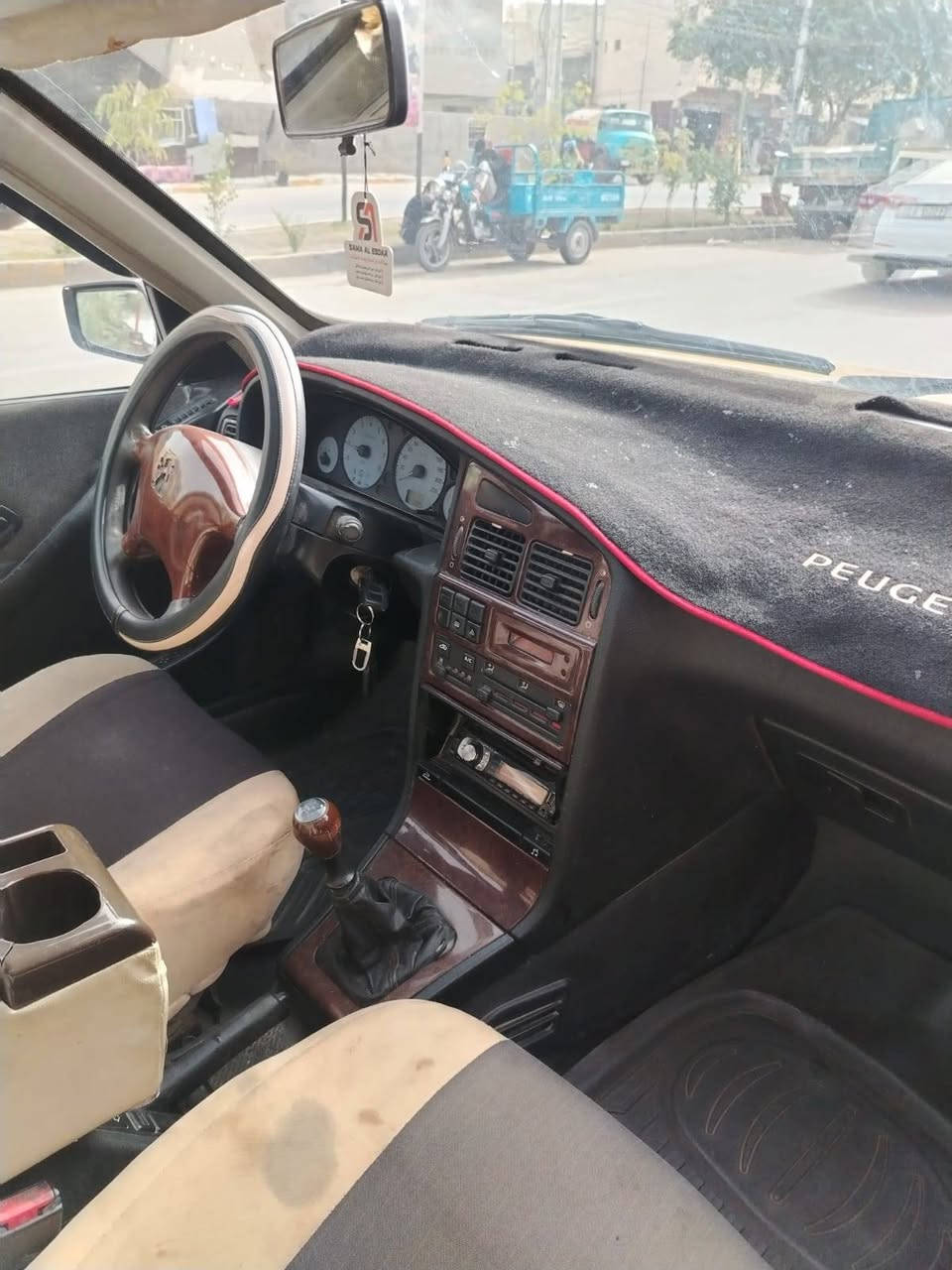 بيجو بارص مديل 13سعره 32بيها مجال تحويل مباشر هيئة وغرامات مصفره سياره جاهزه مال شغل بلعافيه علي ياخذهه ويعيش بيهه كير محرك وشواصي خير من الله عنواني بغداد الحريه شراي يتصل ماجاوب علا الخاص ***********
