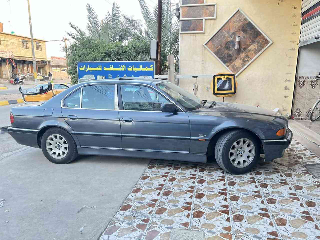 السلام عليكم ورحمة الله وبركاته
BMW 740 1998
رقم صلاح الدين مشروع وطني شرط التحويل
محرك وكير وحداديه بحاله جيده
تخم تاير جديد تخم ويل كب
داخل جلد كشن كهرباء
سلايت روف شغال
لايت زنون
بيع او مراوس حسب القناعه مكان السياره بغداد ابو غريب
رقمي *********** بخدمتكم

