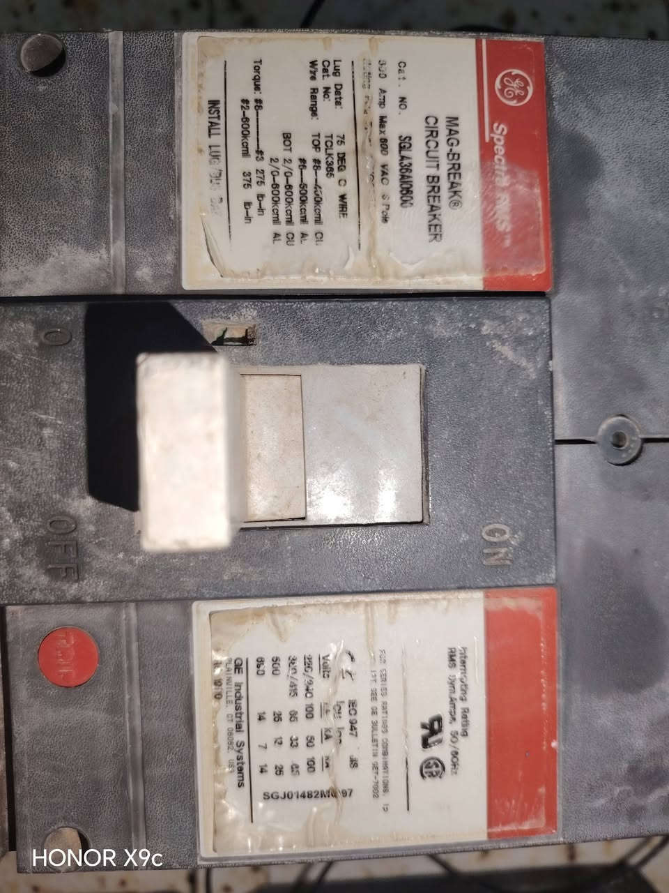 قواطع دوره للبيع العدد اربعه ثنين كبار 600 امبير وثنين صغار 300 امبير
العنوان /بعقوبه قرب فلكه الامين 
ه‍ / ***********
