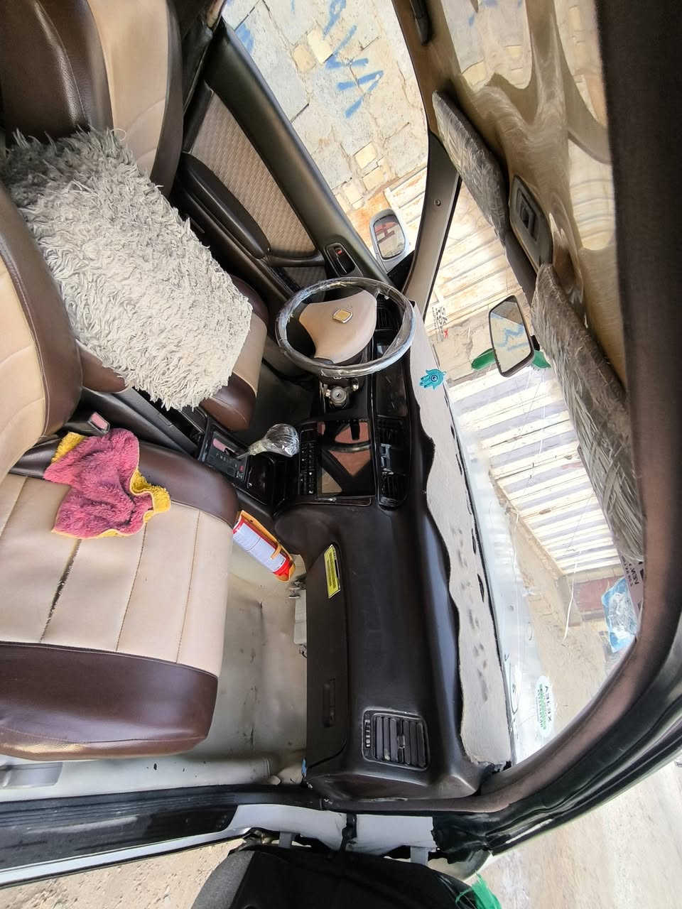 السلام عليكم بطه للبيع منفصل موديل 93 مكفوله من كص ونقل وضربه مصبوغه جماليه كير مكينه ففتي  جدد اكسن تخم تاير باتري جديد تبريد ثلج 
رقم نكليزي بغداد بسمي رقم نكليزي تحويل ثاني يوم مكاني بغداد النهروان 
*********** السعر.    55 وبيه مجال كلش قليل.
