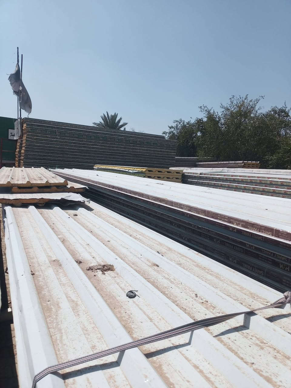 السلام عليكم متوفر سندويج جديد و مستخدم نضيف و حديد كافة انواعة مكان نجف الاشرف حي الحرفين قرب البانزين خانة ***********
