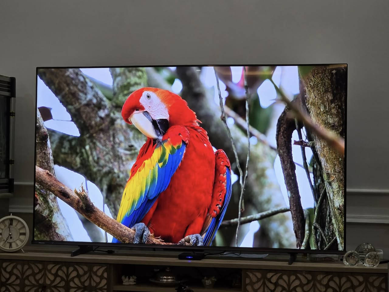 فرۆشتنی خێرا
Hisense QLED 120HZ شاشە ٦٥ 
گرنتی ٢ ساڵی شەریکە زۆر کەم کاری کردووە بەشەرت

- تایبتمەندیەکان:

• شاشەی هایسێنس کواڵتی 4k و QLED و 120 HZ

• ـ Direct Full Array بۆ دابەشکردنی تەنانەت ڕووناکی پشتەوە بۆ باشترکردنی کۆنتراست.

• ڕەنگی QLED – بۆ پیشاندانی ڕەنگی زیندوو و دەوڵەمەند وپڕ.

• دۆلبی ڤیژن و دۆلبی ڤیژن ئای کیو – بۆ بینینی سینەمایی و ڕێکخستنی ئۆتۆماتیکی ڕۆشنایی شاشەکه لەسەر بنەمای ڕووناکی ژوورەکه.

• ـ HDR10+ Adaptive & HDR10+ Gaming – بۆ وردەکاری ڕوونتر لە فیلم و یارییەکاندا.

• ڕێژەی نوێبوونەوەی 120 Game Mode Pro – بۆ یاریکردن بەبێ بچڕان و تاخیربوون.

• دۆخی وەرزشی AI – بۆ بینینی یاریەکان بەشێوەیەکی باشتر.

• دۆلبی ئەتمۆس لەگەڵ DTS Virtual X دەنگی دەوروبەری واقیعی و سێ ڕەهەندی دەدات کە لە هەموو ئاراستەکانەوە هەستی پێ دەکەیت.

• ـ 3D Sound Upscaler کوالیتی دەنگی ئاسایی بەرز دەکاتەوە بۆ ئاستێکی بەرزتر و سینەماییتر.

• سیستەمی ANDROID – ڕووکارێکی کارپێکردنی ئاسان و خێرا و پارێزراو.

• تایبەتمەندی کۆنترۆڵی دەنگی – کۆنترۆڵ کردن له ڕێگای دەنگەوە بەبێ ڕیمۆت.


**إذا كنت صاحب هذا الإعلان وتريد حذفه لأي سبب، رجاءا أرسل رسالة إلى الدعم الفني**