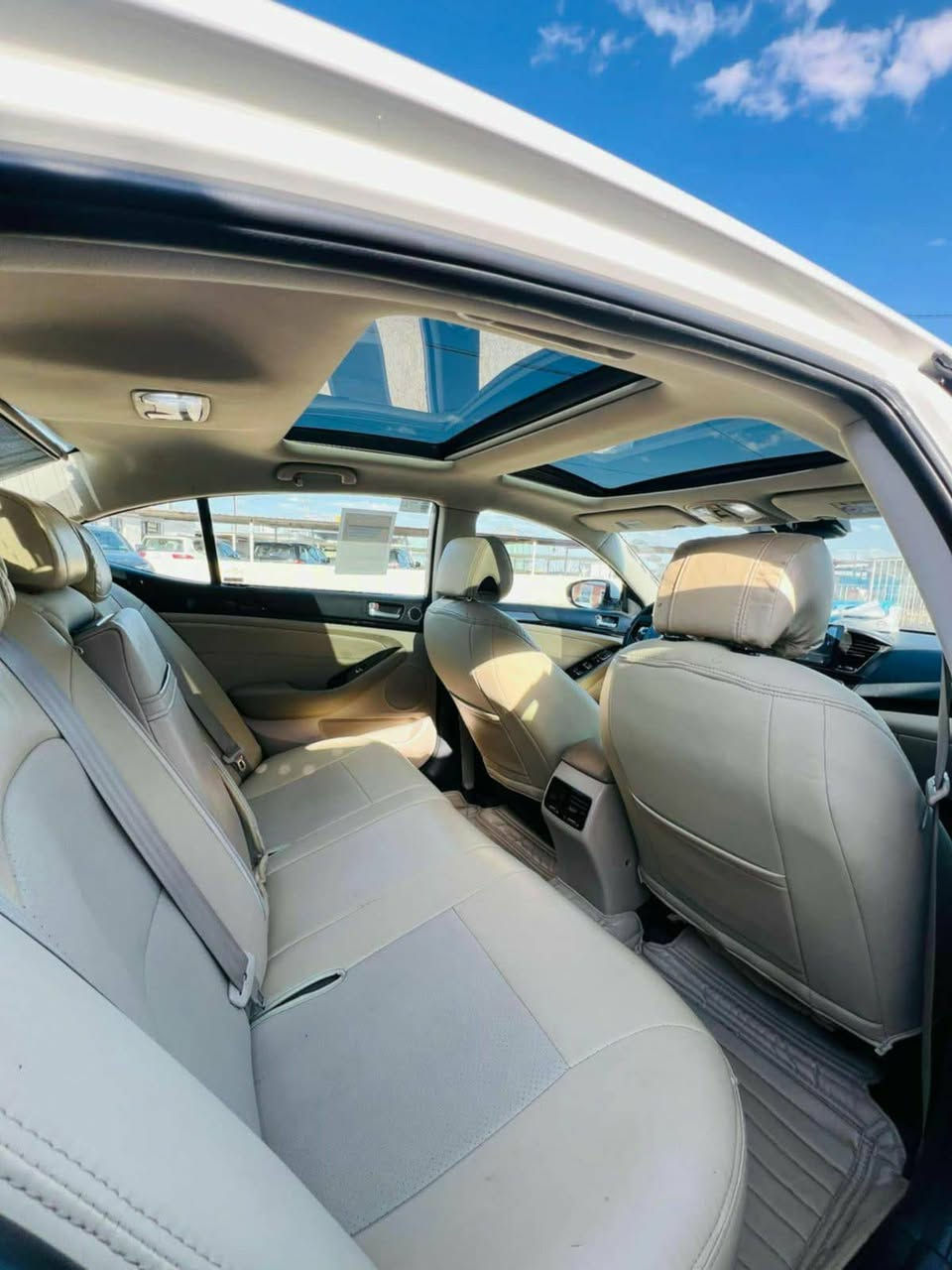 KIA.CADENZA ١٥ ملكي داخل ابيض
كادنزا 

الموديل 2015

الصبغ: لايوجد صبغ 

المواصفات: 1/1 فول ملكي داخل ابيض 

1- لايت زنون متحرك مع الستيرن 

2-مقاعد تحكمات هيتر تدفئه وتبريد 

3-خمس بصمات 

4- برده خلفيه متحركه

5-شاشه حجم كبير كار بلادي 

6- منافذ شحن عدد 2  

7- تحكمات ستيرن 

8- مرايات قلاب وترحيب 

9-عداد ديجتل شاشه

10- محرك 3500 دوش خليجي

رقم اربيل الدولي الجديد السياره بأسمي ثاني يوم تحويل وسنويه جديده بعدها وبالعافيه على الياخذها

السعر 155ورقه $ وبيها مجال 💵

اخوتي رجاءا السياره متتقارن بالتعبانات هاي كلش جديده ونضيفه ومامتعوبه صدر وحداديه بشرط هم 
 

للاستفسار/ ***********
