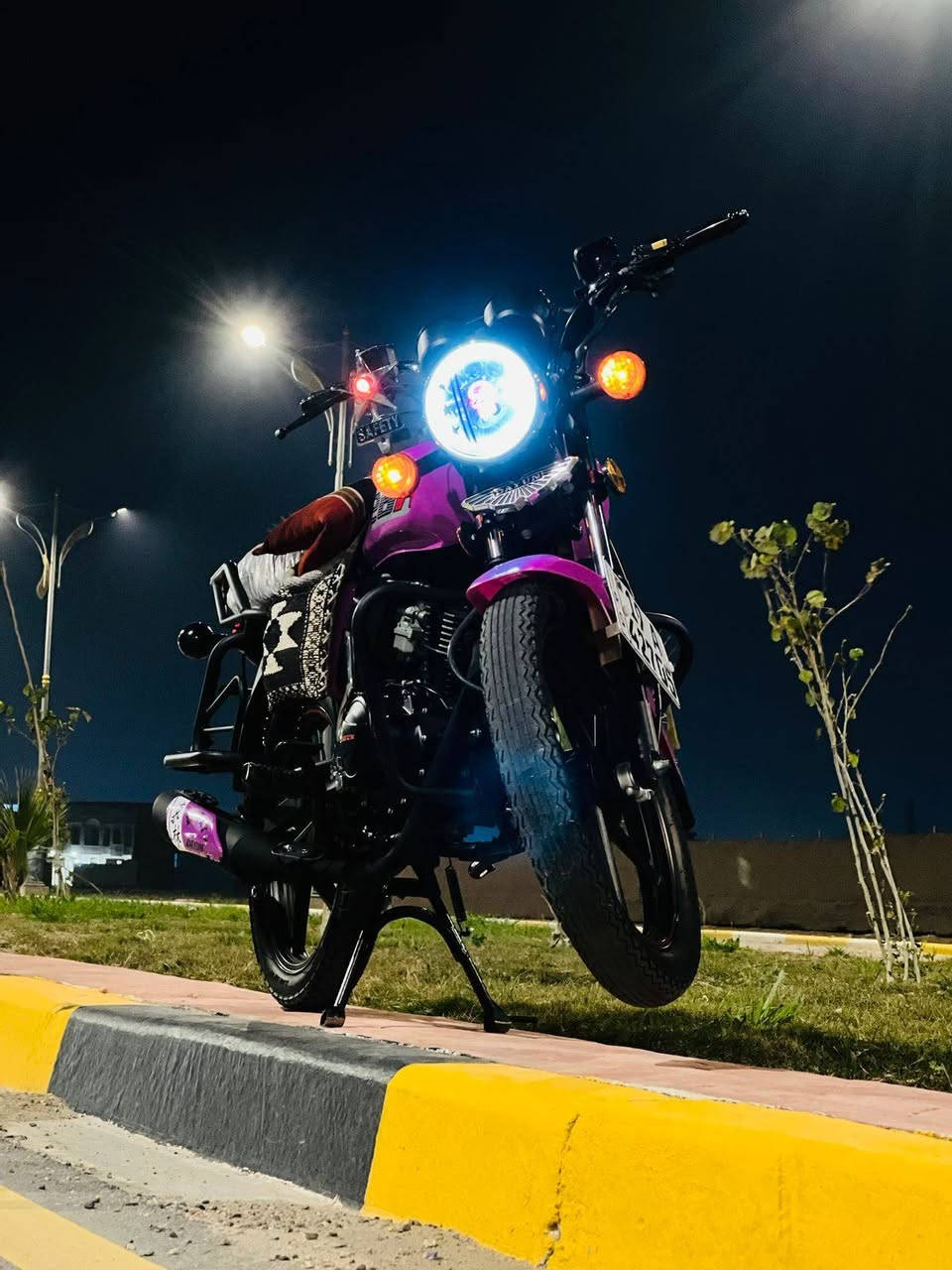 اسلام عليكم
دايون نفخ لون مميز  بنفسجي مديل 23 كفاله عامه 
سنويه ورقم بسمي تحويل ثاني يوم وصل معرض بسمي محرك 150cc كتابة حمرة دراجة جديدة كلش
 كهربائيات شغالة كلهة 
مكان كربلاء حي العامل الأستفسار //***********
