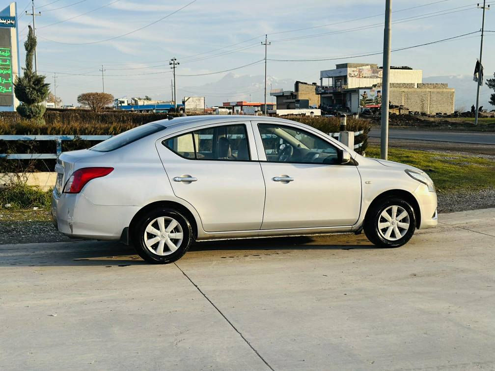 بۆفرۆشتن
مۆدیل 2015
ساغ
بێ بۆیاخ 
بە شە رتی کیشە ی مە دە نی 
دوبە یە 
لۆک لۆک
جوابی مسیج نادە مەوە تیل بیکە 

***********
*********** بشدار, السليمانية
