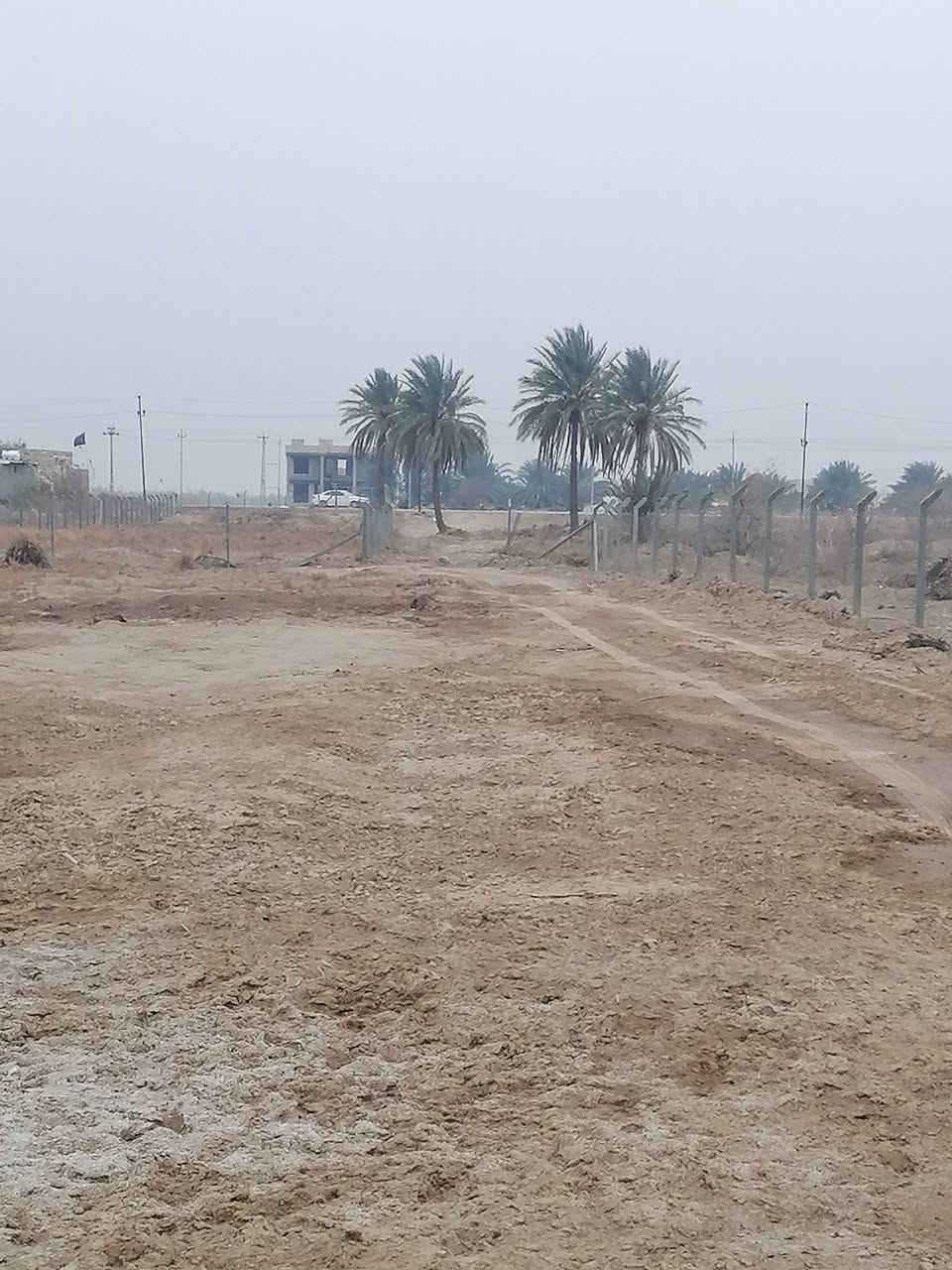 السلام عليكم
توجد ارض زراعيه للبيع  مساحتها دونم وربع عرضها 30م على طريق مرمض قرب معمل شاي موسى ألاعسم تبعد عن الشارع 200م مسيجه وجاهزه مع بناء بتلو شغل درجه اولى مع كافة الخدمات ماء كهرباء كما هو موضح أمامك
للاستفسار الاتصال على الرقم ***********
