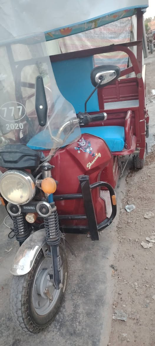 السلام عليكم
  ستوته شحن للبيع 
كما موضح بالصوره  باتريات نصف كفائتها
السعر 750  الف 
استفسار  على هذا الرقم.. ***********
