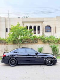 مارسيدس C300 2021 بدون ايرباك ضرر كلش بسيط بيها قطعتين  السيارة كلش جد...