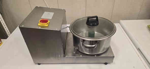 خلاط حمص بطحينة مستعمل نظيف .. سعره ٢٥٠ وبي مجال
***********
