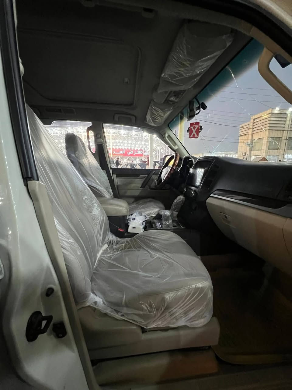 السلام عليكم
باجيرو حبتور

فول مواصفات 

بيه جاملغ امامي نصه صبغ والباقي كفاله

مديل 2014

مكان نجف

رقم بغداد أنكليزي بسمي
رقمي***********
سعره 160وبيها مجال
