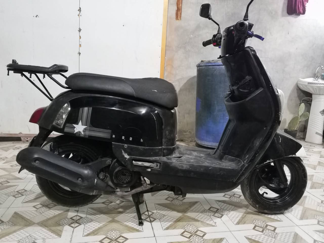 سلام عليكم دراجه للبيع مامفتوحه نضيفه نوزل نضافه ميه بل ميه كلهه شغاله صلاح الدين  سامراء الاتصال عل رقم***********
