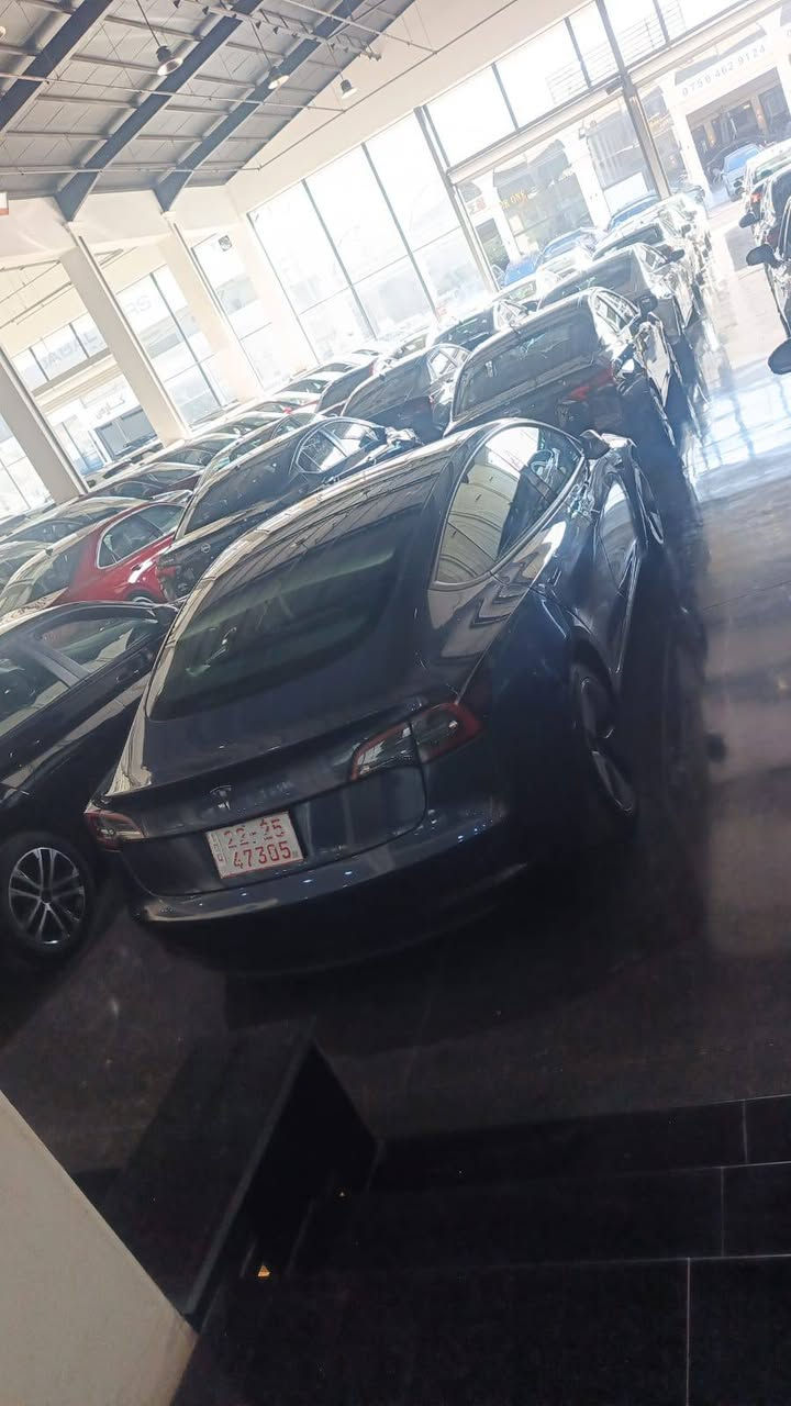 تسلا مودل ٣ للبيع
موديل ٢٣ 

سعرها  ١٥٥ وبيها شويا مجال وارخص من هيج سعر ماكوا كلفتني اغلى والله 

حادثها موضح بالصور كل قطعها اصلية واون لاين 

ماشيا ١٢ الف 
رقم شاصي 5YJ3E1EA4PF678719

رقم كاتي تترقم اربيل ٢٤٠ الف 
عنوان السياره اربيل 

***********
