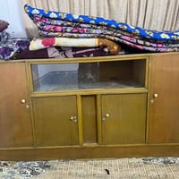 بوفيه جديد للبيع ستعمال قليل جدن السعر 200 وبي مجال 07846140457