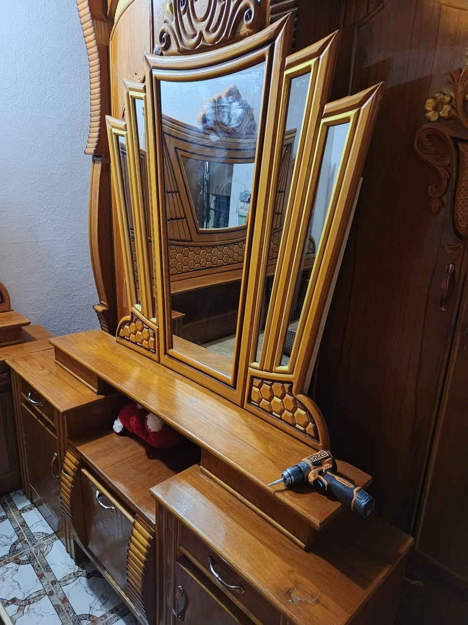 غرفه حطاطه ستعمال قليل لبيع عنوان رحمه قرب افران دبي مراسله صفحه ***********
