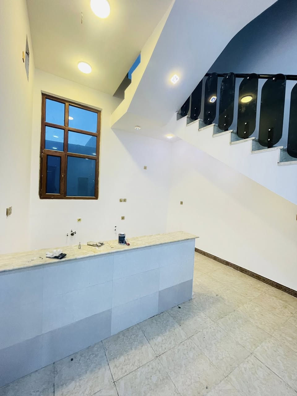 سلام عليكم 
دار سكن في منطقه بساتين محمد علي طابو زراعي قرار محكمه 
المساحه ١٣٠م طابقين بناء حديث بناء درجه اولى حاليا فارغ 

يتكون الطابق الاول 💒💒💒💒
استقبال +صاله كبيره جدا +مطبخ +صحيات خارج وداخل 
اماً الطابق الثاني 
غرفتين +اسويت 
للأستفسار آكثر ومعرفه السعر آضغط متابعه 👍👍
ملاحظة نستقبل جميع العروض ماعليكم سوى الأتصال او زياره مكتب #فراس #الزيادي للعقارات 
الواقع في حي ألحكم قرب صيدليه آدم وسنكون في خدمتكم 
***********📞📞📞📞📞📞
