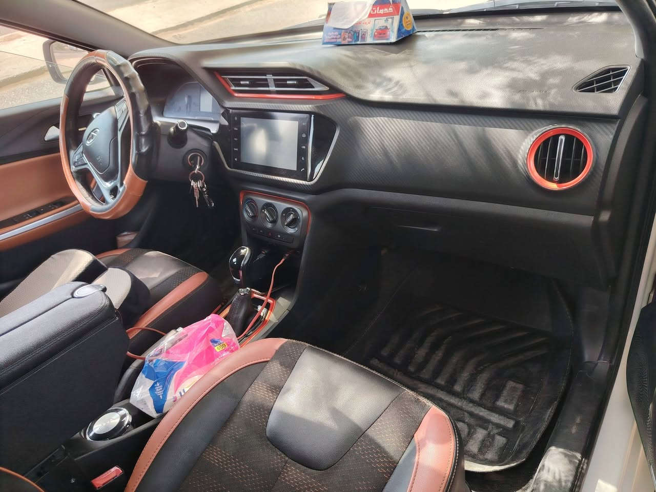 السلام عليكم عندي يتكو مديل 2018 رقم بغداد الجديد  بسمي تحويل ثاني يوم السياره كشنات جلد داخل لونين اوتو ماتيك تبريد شلج صدر امامي خلفي جديد كل نقص مابيها مكان السياره بغداد
الاتصال على الرقم ***********
بي واتساب
