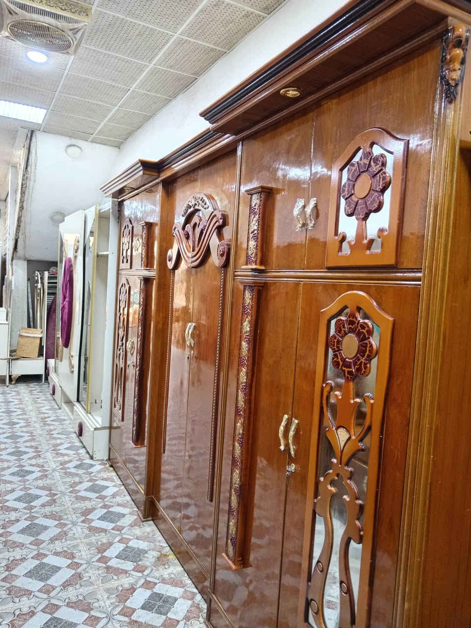 غرفه ٦ طابقين تزكام درجى اولى
مستخدمه شي قليل السعر ٩٥٠ الف  مع شد ونقل مجانا داخل الكوت ***********
