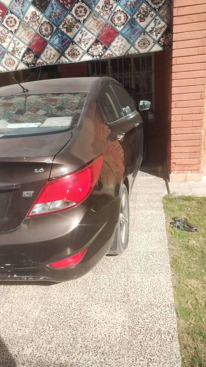 سلام عليكم اكسنت خليجي موديل 2016السياره حلوه كير ومكينه وتبريد بيه صفحه صبغ مال السايق ومبدل باب خلفي السعر 86 وبيه مجال ***********
