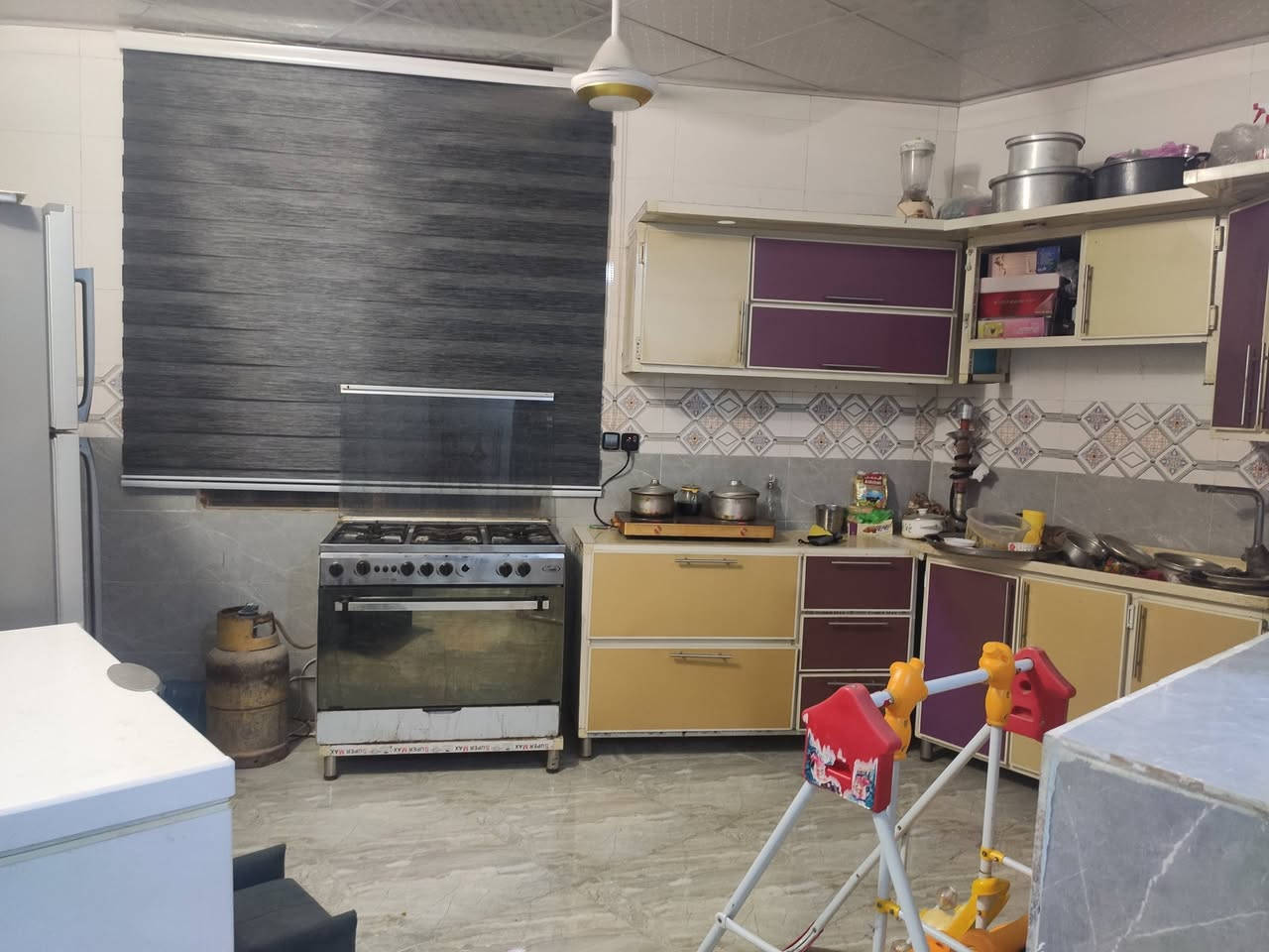 السلام عليكم دار للبيع مجمع النجمه مقابل علوة الامامين طريق رابط الزبيليه طابو صرف سند 25  المساحه 100 متر
بناء جديد السعر 72 مليون وبي مجال 
للاستفسار ***********
