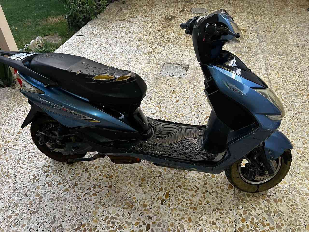 موطور سكنس بطاريات يقرن 8 بس وحده واكفه السعر 300 وبيها مجال حك الجيه
***********
