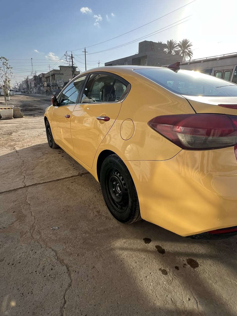 كلشي مذكور بلمنشور وصور تحجي 

سلام عليكم فورتي 2017 Sفول مواصفات  بصمه تشغيل شاشه جبيره دخول ذكي صندوك ذكي رادارات  بعد هواي بيها شغلات سياره جديده  كفاله مكينه كير تبريد بلاد سياره قطعه وحده بيها تبديل فقط باقي سياره كله ليبل واحد بدون اي دواخل سياره شرط سونار وهاذ سونار جديد مسويلها سعر السياره 125بيها مجال بسيط حك الجيه ليشوفه غاليه  سياره مو عربانه ماكو بنضافته مكاني كاظميه ***********
