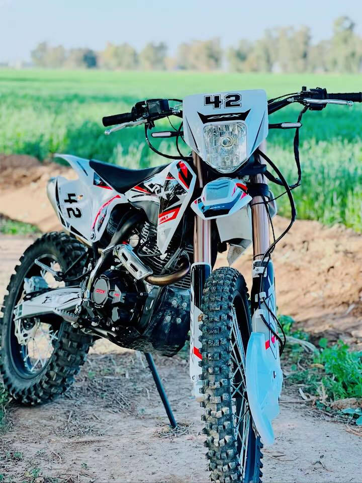 السلام عليكم قفاز CRX  مكينة 350 للبيع الدراجة خير من الله شلعه معدل مفوله تشك الكاع تجي وتشوف كير مكينه مكفولات الدراجة زيرو ماشيه2 الاف كدامكم الدراجة بالحقيقة احلا بهواي تجي وتشوف كدام عينك مكاني ديالئ قضاءالخالص السعر 1850 وبيهه مجال قليل للعلم الدراجه اول تبديله دهن الهه موجود نت وهاذا رقمي ***********
