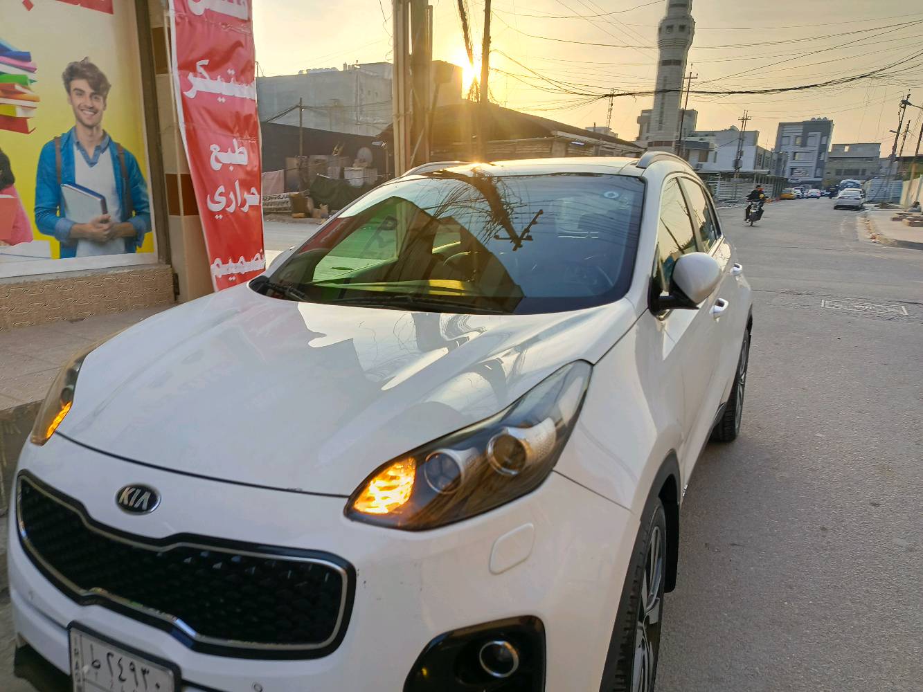 السلام عليكم
سبورتج 2018 خليجي
محرك GDI 2.4 AWD
فول مواصفات
مواصفات الجيتي لاين  بس بدون صندوك الكهرباء والتبريد بلكشنات
  غرفتها نضيفه بلادي جانت مغلفه من اول يوم كشنات سبورت حضن لونين جلد مخرم
حداديتها جديده تايراتها نص عمر بطاريه جديده
دسكات دبل لنك جديده يعني السياره مناقصها شي حتى حمام متحتاج
دهن كير جديد تم تبديله على ضوء الكتلوك بعد ماعبرت ال 120 الف كيلو
بلاديه على وضع الشركه لا مبدل بيها شي ولا عاطل  بيها  شي ولا مبرمجه 
السياره اخذتها زيرو بسنتها وعلى ايدي ومكفوله من كلشي الا من رصعات على الجانب الايسر تتصلح بارد او بي دي ار اني ممشتغلها مخليها على وضعها
ماشيه 127 الف كيلو

   متواجد بغداد بحي الجهاد وحي الحسين والسيديه
رقمي *********** ومتوفر واتس اب
السياره عارضها 185  وبيها مجال ان شاء الله
