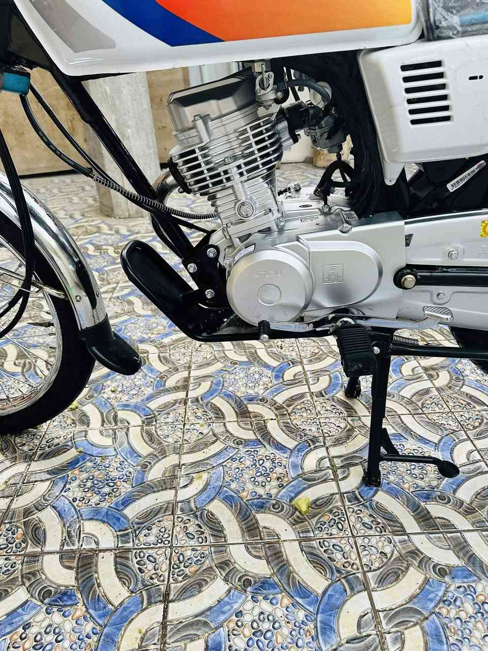 اسلام عليكم
 للبيع ٢١ تعمير شوفت عينك حلوه الدراجه ومرتبه برغي ما مفتوح بيها مكاني ناصريه قضاء الرفاعي مكلف بنشر رقم صاحب الدراجه ***********
