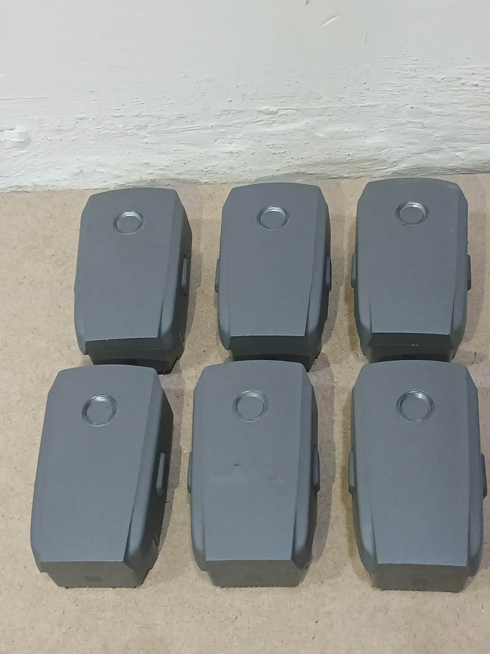 Dji Mavic 2 pro 
—————————
الملحقات  :
1- يجي وياها 6 بطاريات اصلية 🔋
2-يجي وياها 3 وصلات ايفون + تايب سي 🪢
3- توصلاه تحول البطاريه الى بور بانك تشحن بيها تليفونك 
4-جوستكات اضافيه احتياط 
5- قبق حمايه كمبل 
6-شاحنه رباعيه + شاحنه عاديه عدد 2 + شاحنه مال سياره 
7- يجي وياها جنطه اصليه + الكارتونه …
…………..
⚠️
الدرون نضيفه جداً  نضافتها 99% 
اخت الجديده تفيد المصورين وجماعت المسح الجوي ……توصيل ما عندي تجي تفحص بيدك وتاخذها 

…………
العنوان : بغداد 
الرقم : ***********
