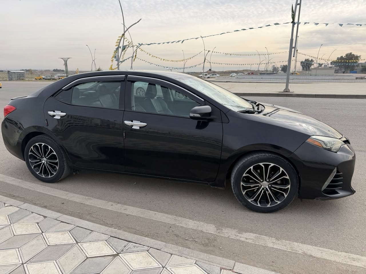 كورلا   2017 Se للبيع فقط .                                        بدون صبغ بدون دواخل 
تعديل بارد  شي بسيط فقط 
محرك كير شرط 
تحويل مباشر 
مكان السياره كركوك ***********
